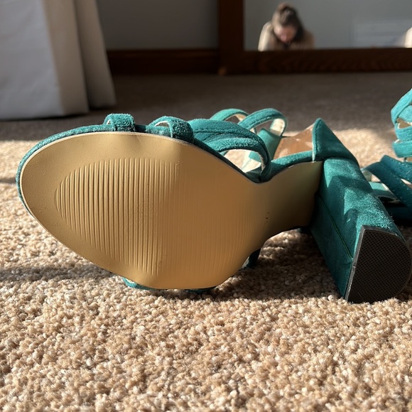 Strappy heels - Picture 2 of 4